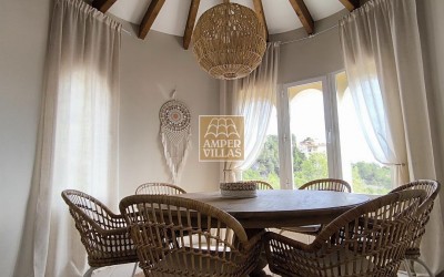 Fantastic villa with panoramic sea views.